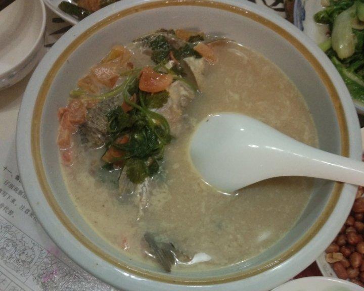 特好吃“番茄鲫鱼汤”