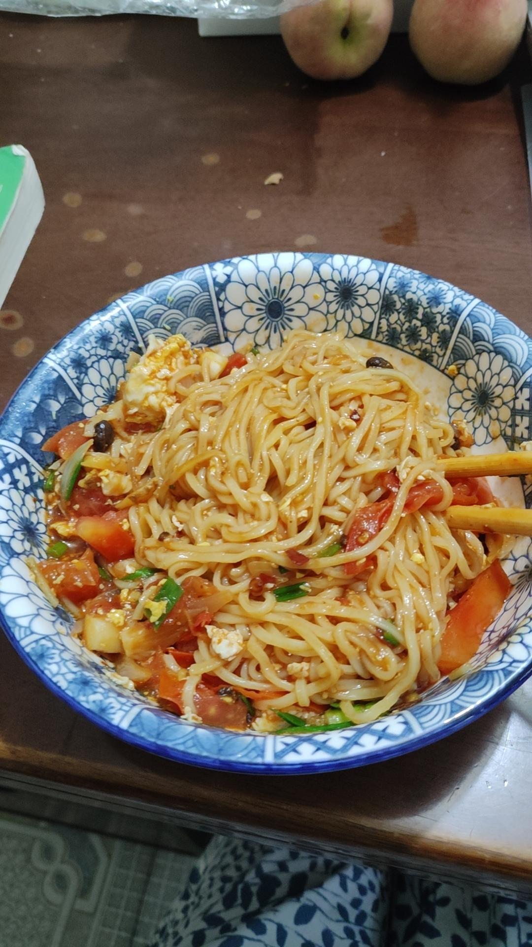 宿舍小锅 鸡蛋番茄面