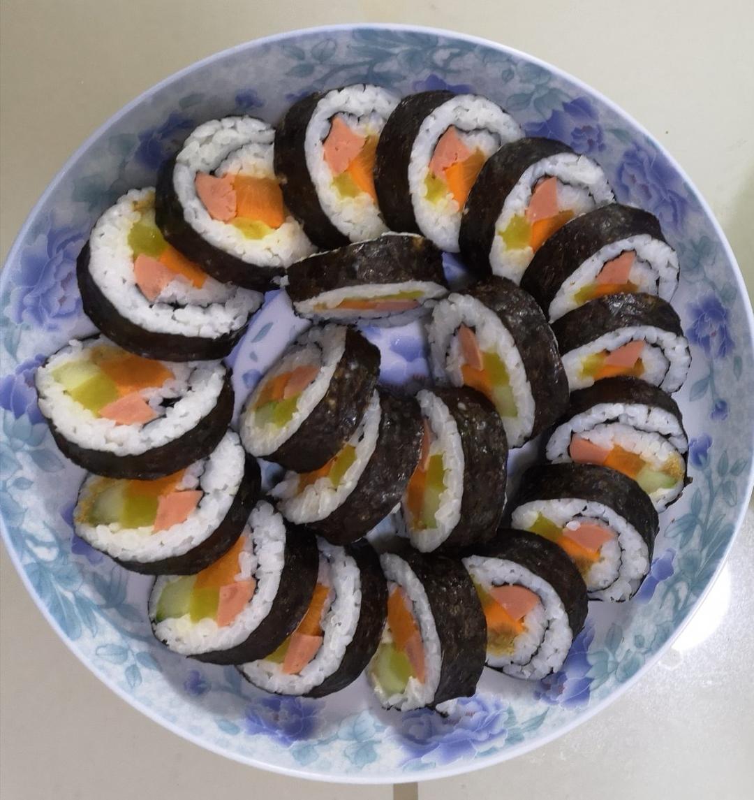 正在学习的厨房小白做的家常寿司