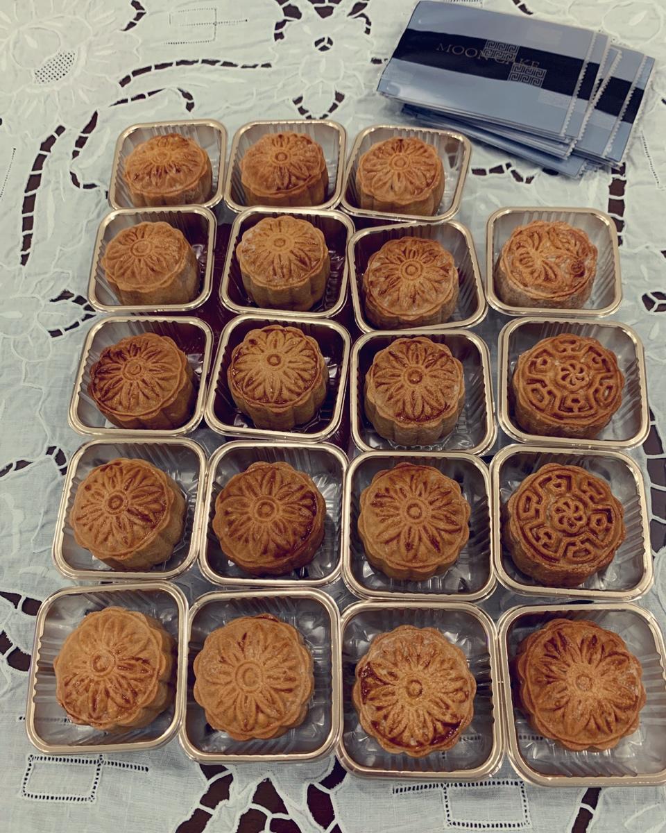 广式月饼—蛋黄莲蓉月饼