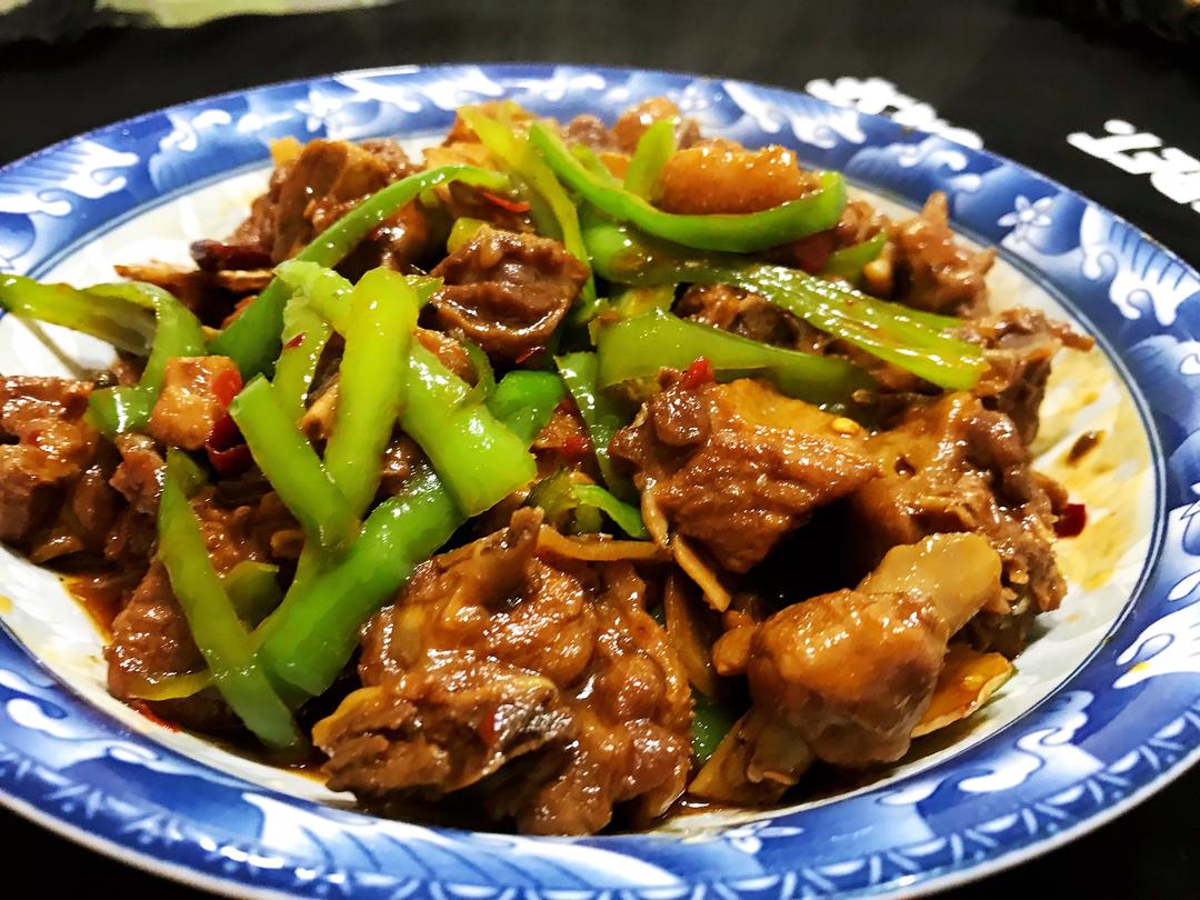 青椒啤酒鸭的做法