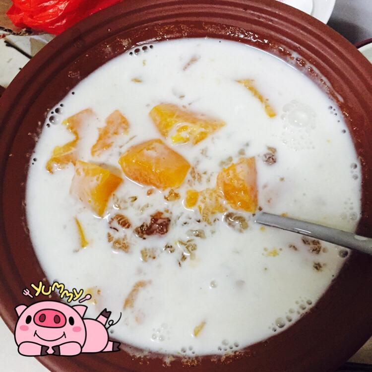 木瓜桃胶炖牛奶