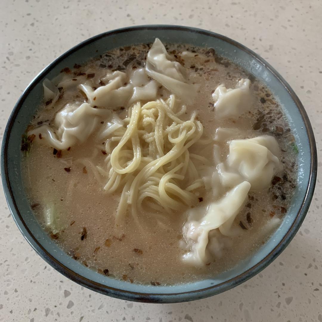 经典港式鲜虾云吞面
