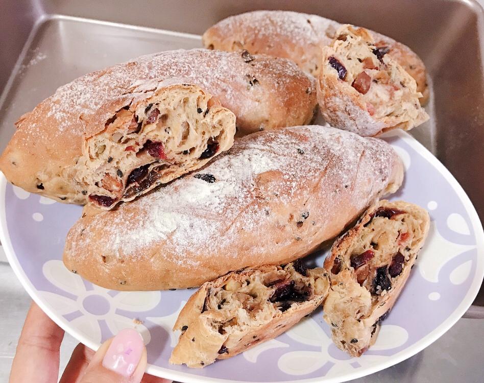 坚果红枣蔓越莓软欧包