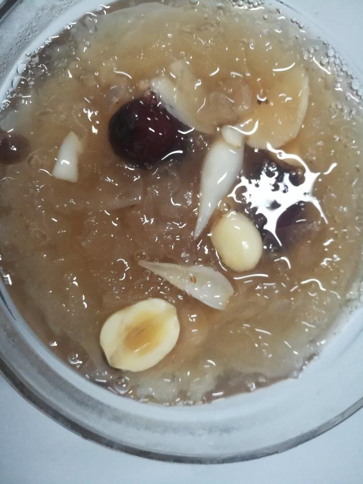 银耳莲子红枣汤