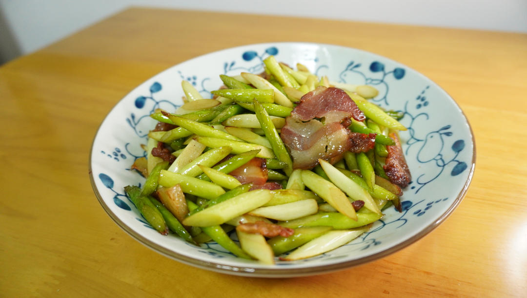 蒜苗炒腊肉