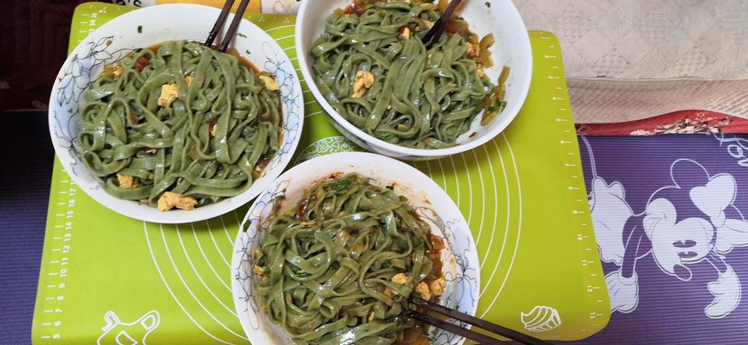 菠菜手擀面
