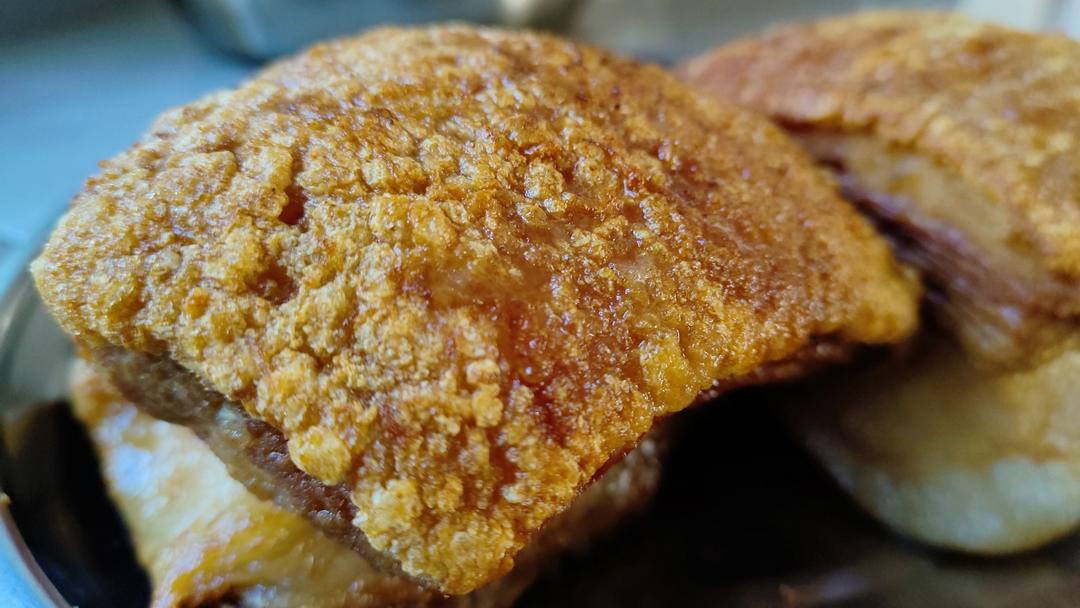 炸扣肉（酥皮，附脆皮扣及蘸汁做法）
