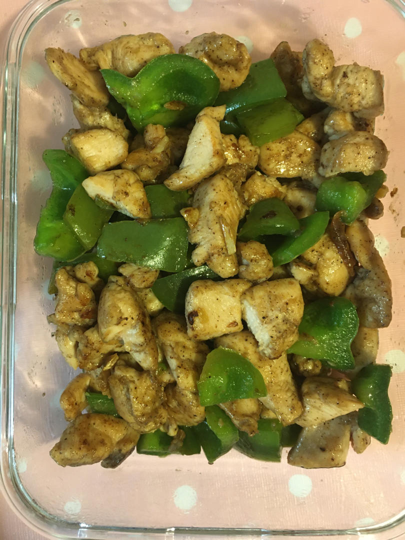 嫩嫩的鸡胸肉炒青椒
