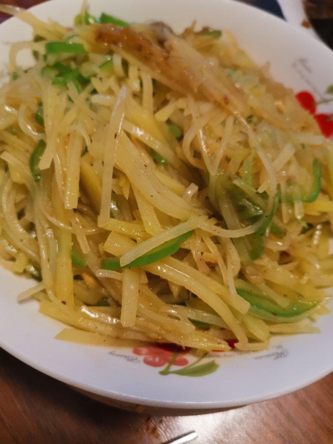 好吃又方便的青椒土豆丝，来喽！