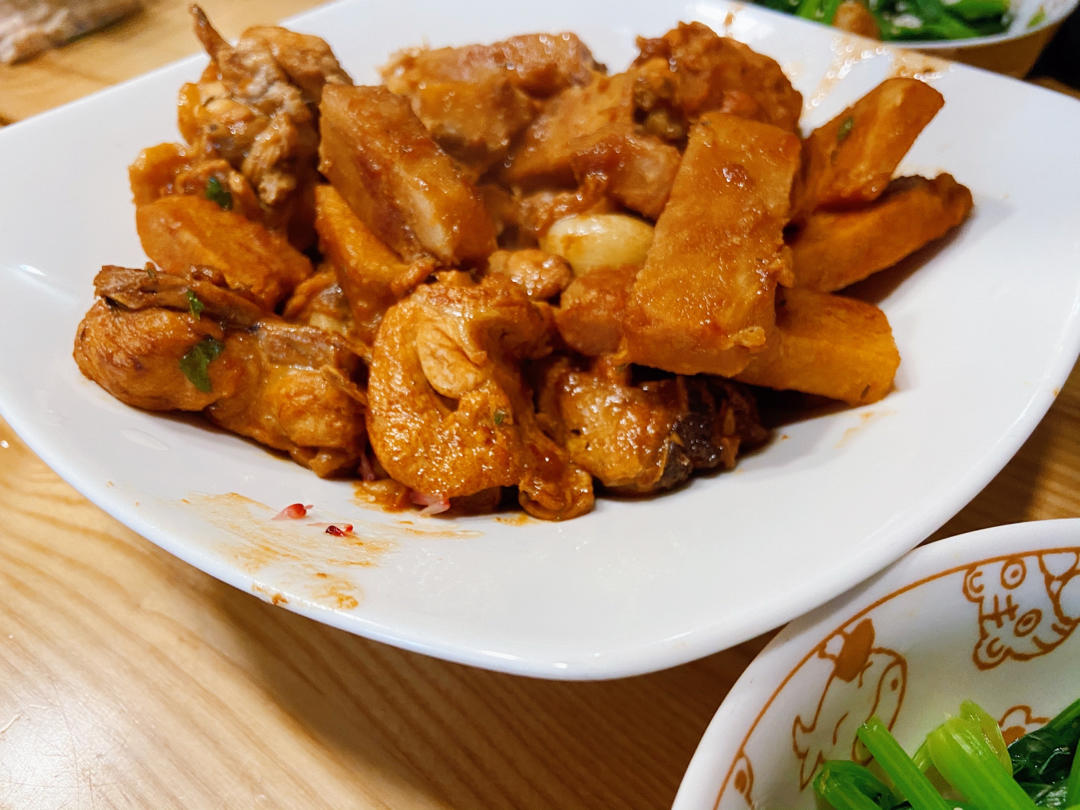 芋头炖鸡肉