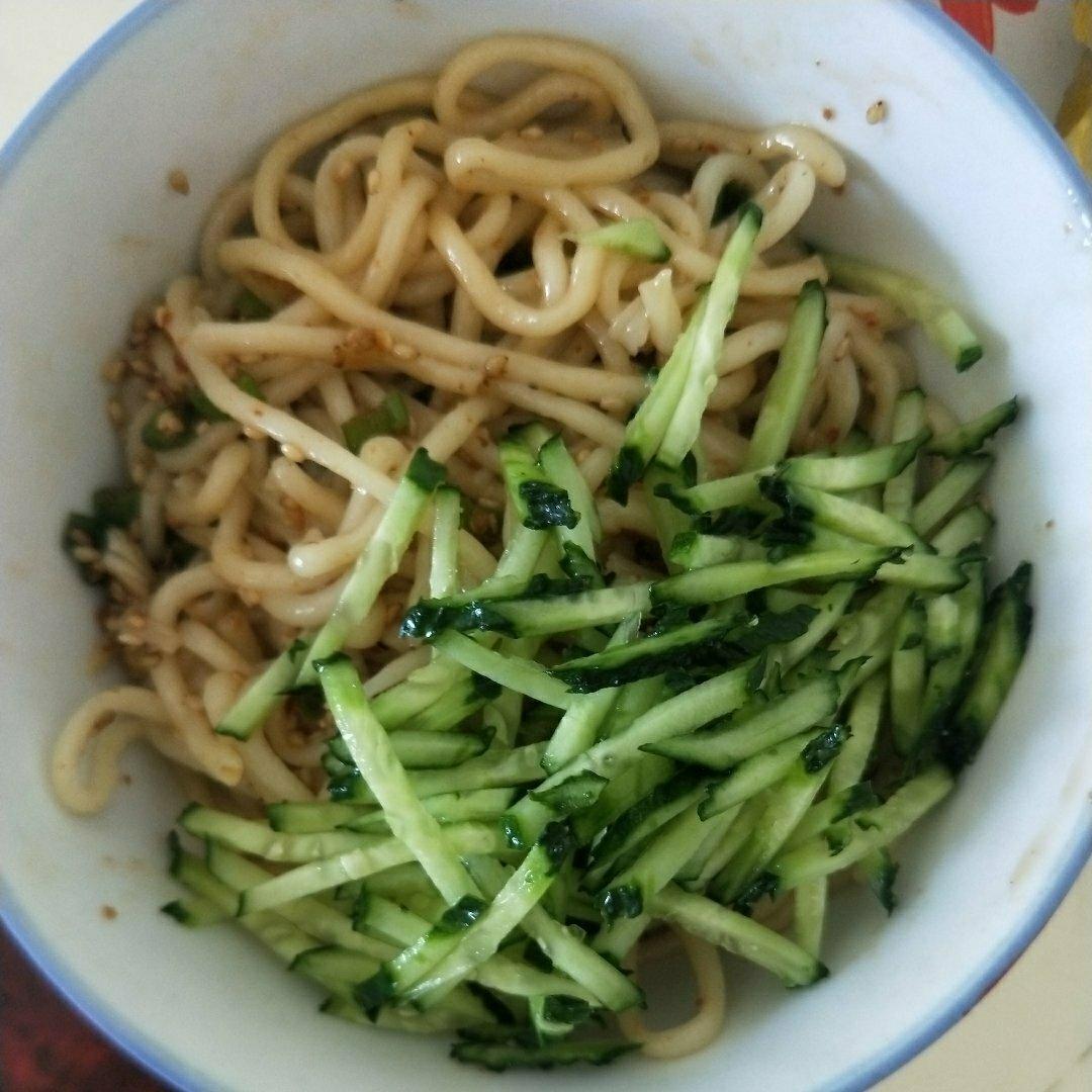 超简单的酸辣凉拌面