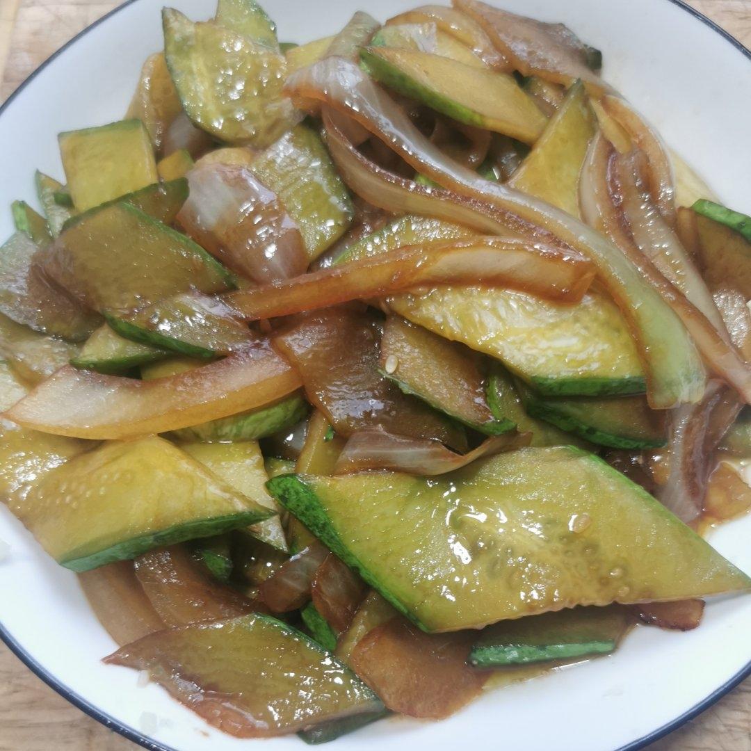 洋葱炒黄瓜  😋好吃极了