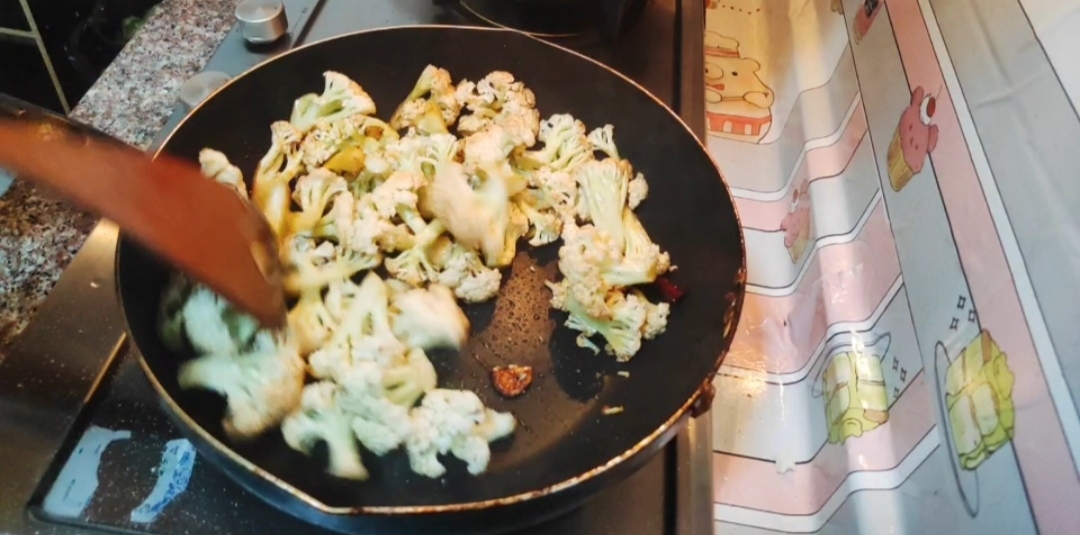 超下饭的干锅花菜的做法 步骤4