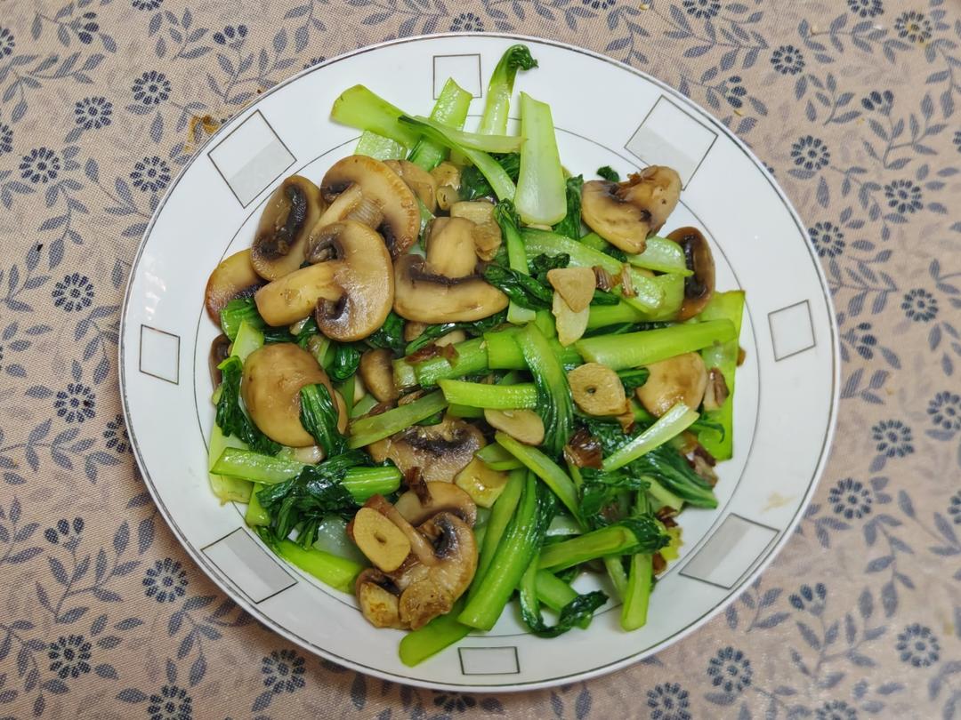 鲜美的口蘑炒青菜