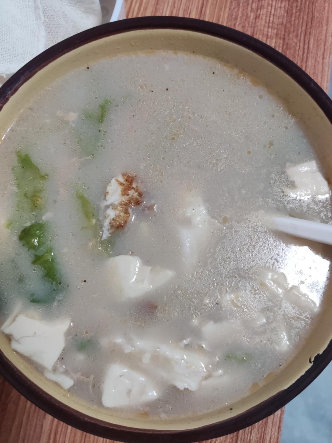 口味鲜美的鸡蛋豆腐生菜汤