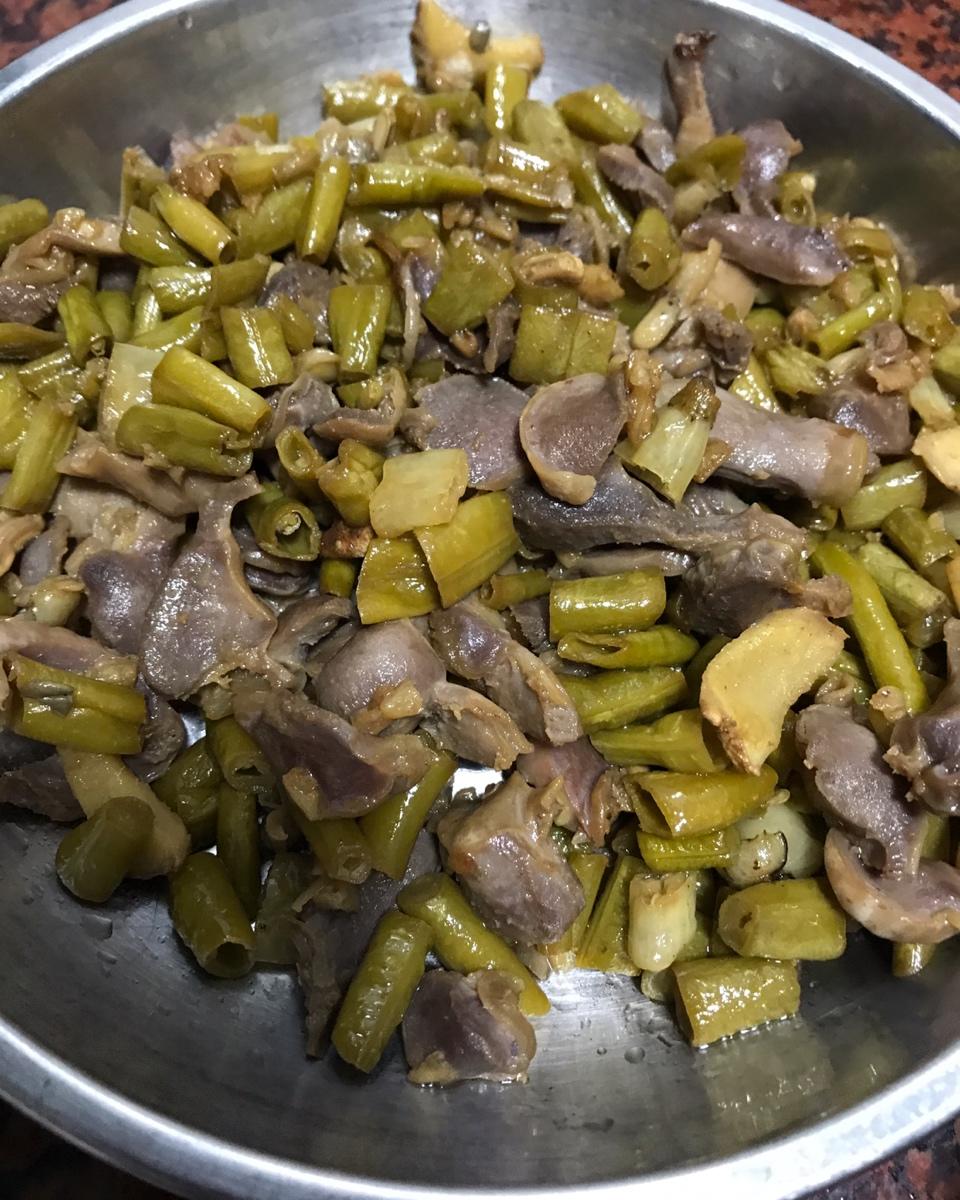 炒鸡下饭的酸辣鸡胗