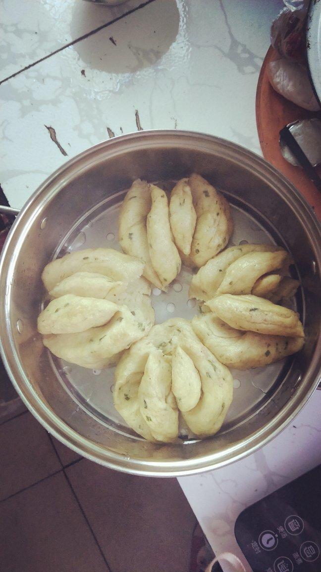 一根筷子卷出盘丝花卷（南瓜花卷）