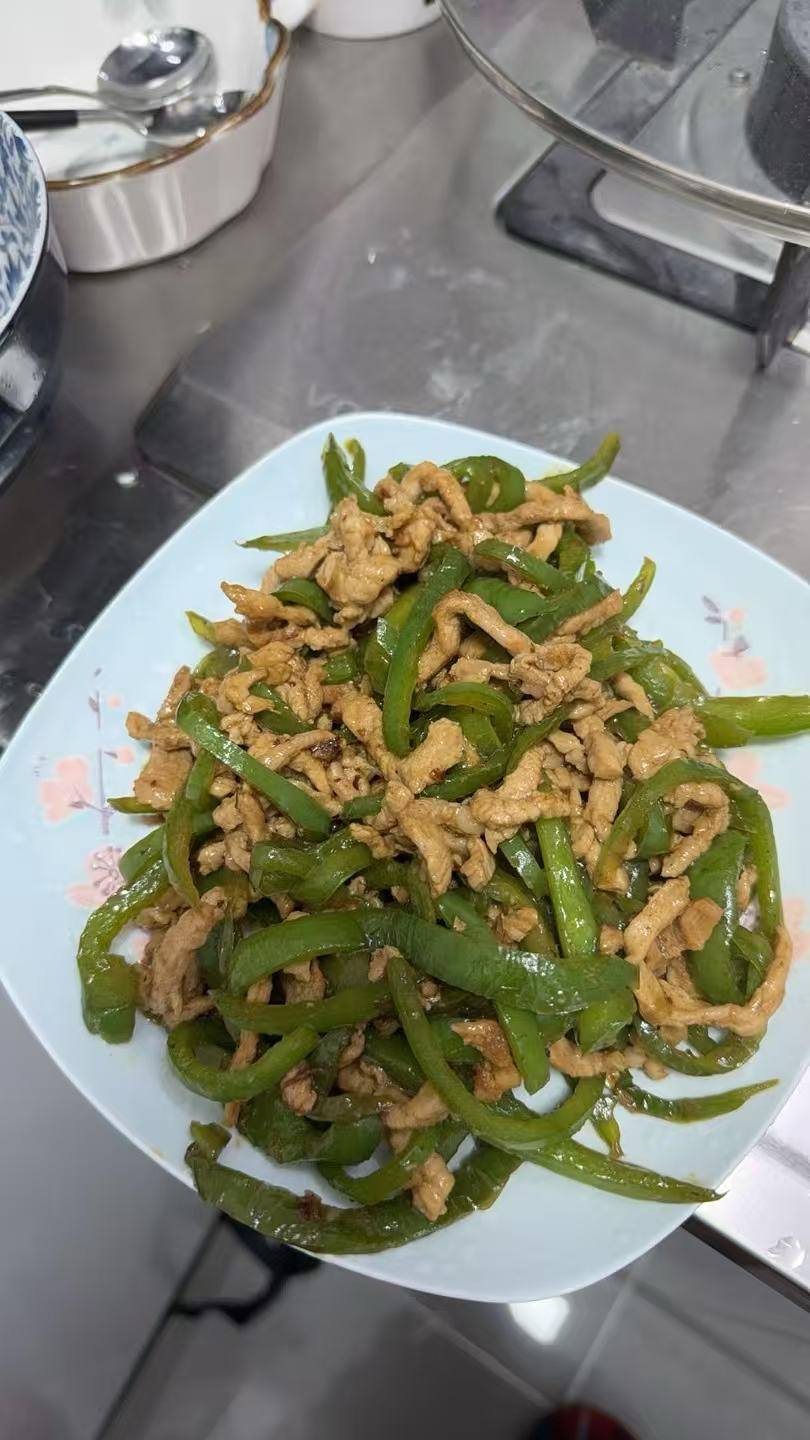 青椒肉丝，这样炒太好吃了。