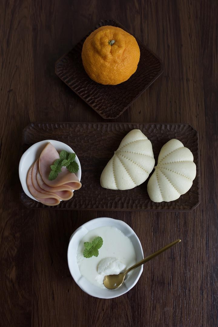 荷叶饼夹（晚上睡前和面团，早上起来蒸的荷叶馒头饼，夹点菜，超好吃😋）