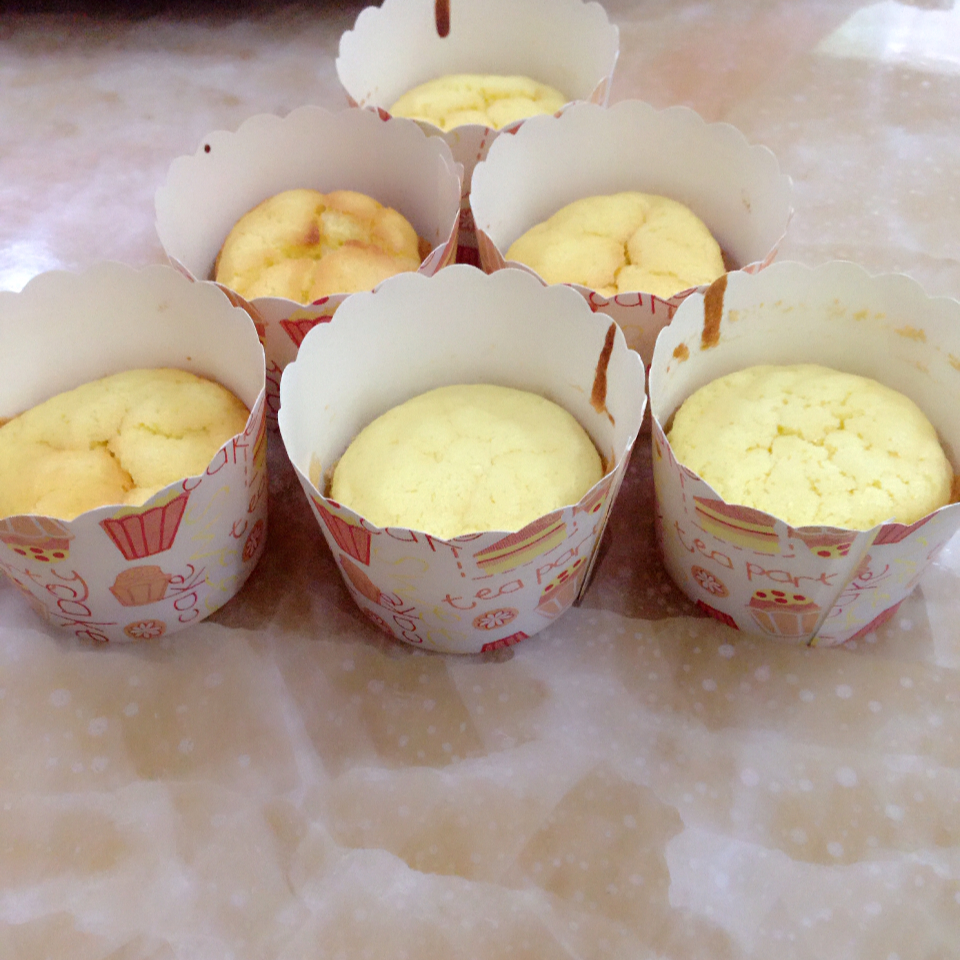 软绵绵戚风纸杯蛋糕