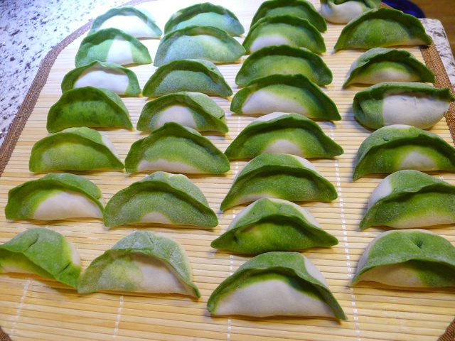 翡翠白玉白菜饺子详细版（附翡翠白玉白菜饺子包法，翡翠白玉饺子皮两种制法，面包机和面，翡翠白玉烧卖，各种馅料搭配）