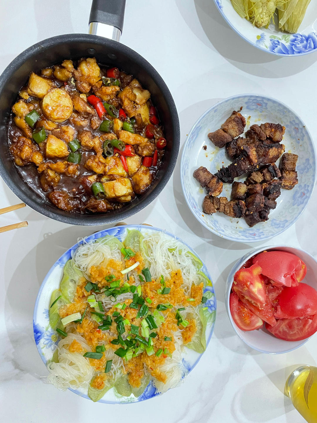 金针菇虾滑豆腐煲