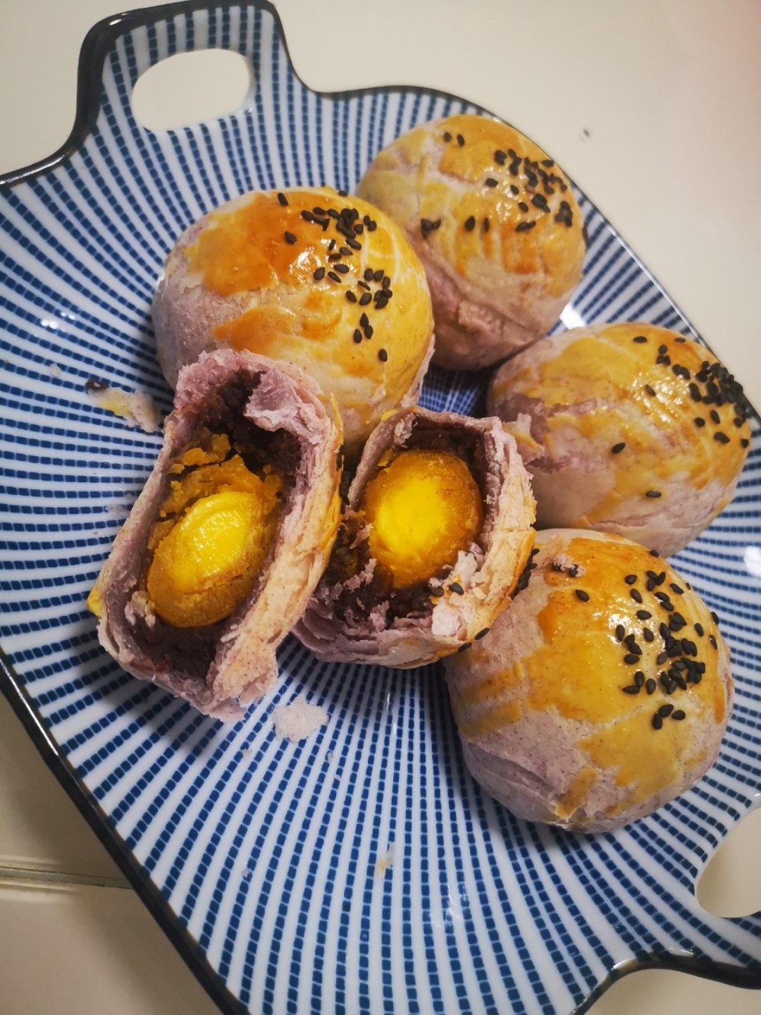 视频 手把手教你做蛋黄酥 厚皮还不用揉出膜 特别好吃