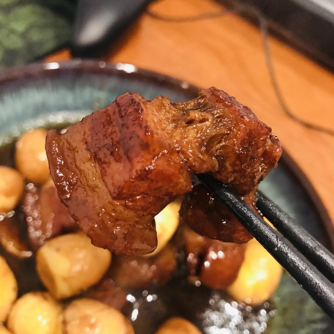 加了鹌鹑蛋后，这盘红烧肉，美味的逆天啦——鹌鹑蛋烧肉（孔瑶食谱）