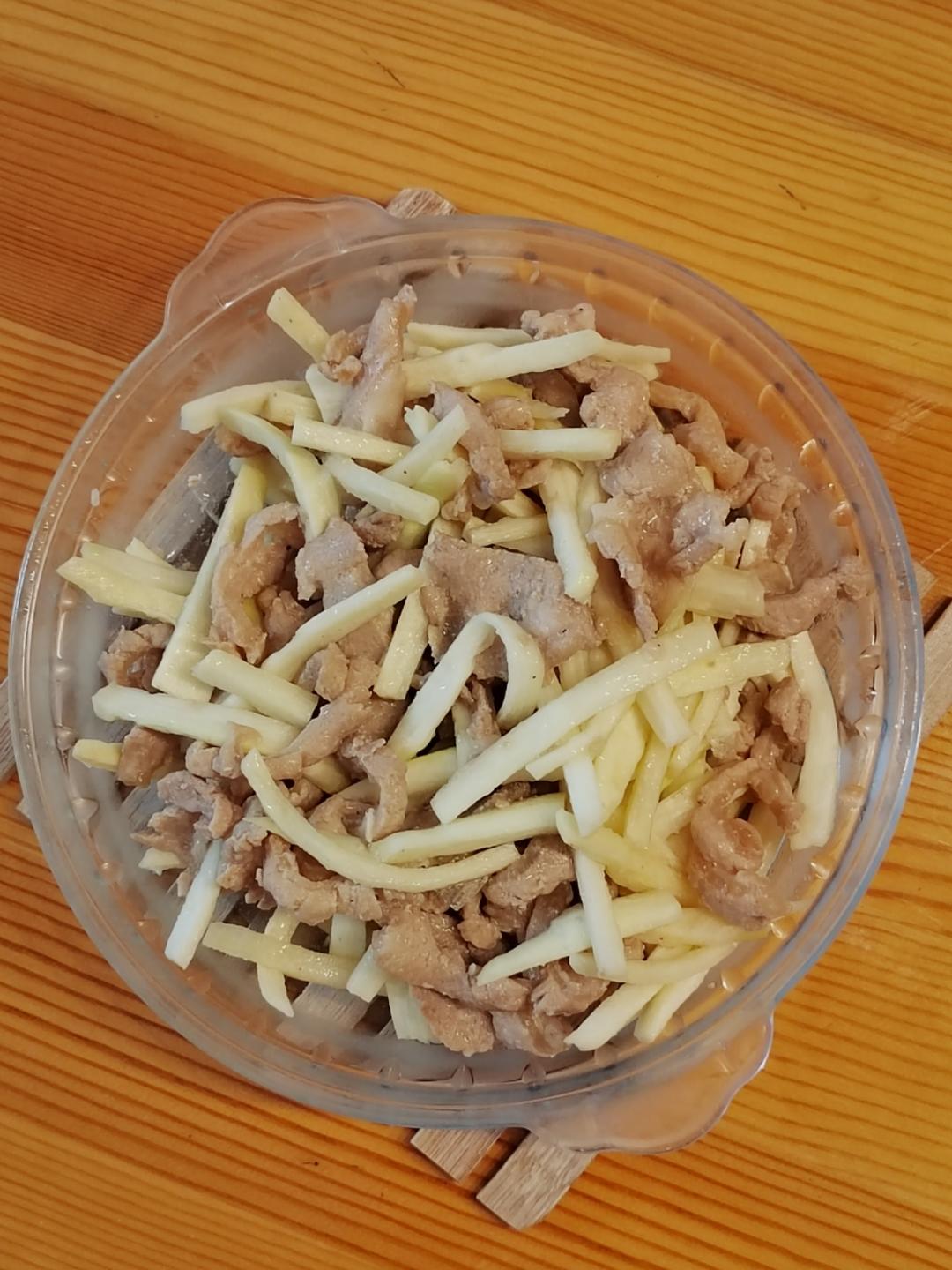 茭白青椒肉丝炒毛豆