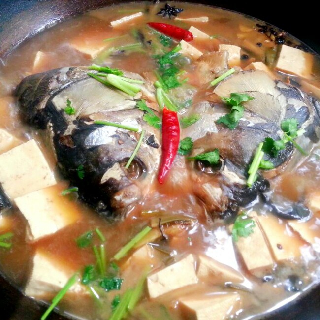 铁锅鱼头炖豆腐