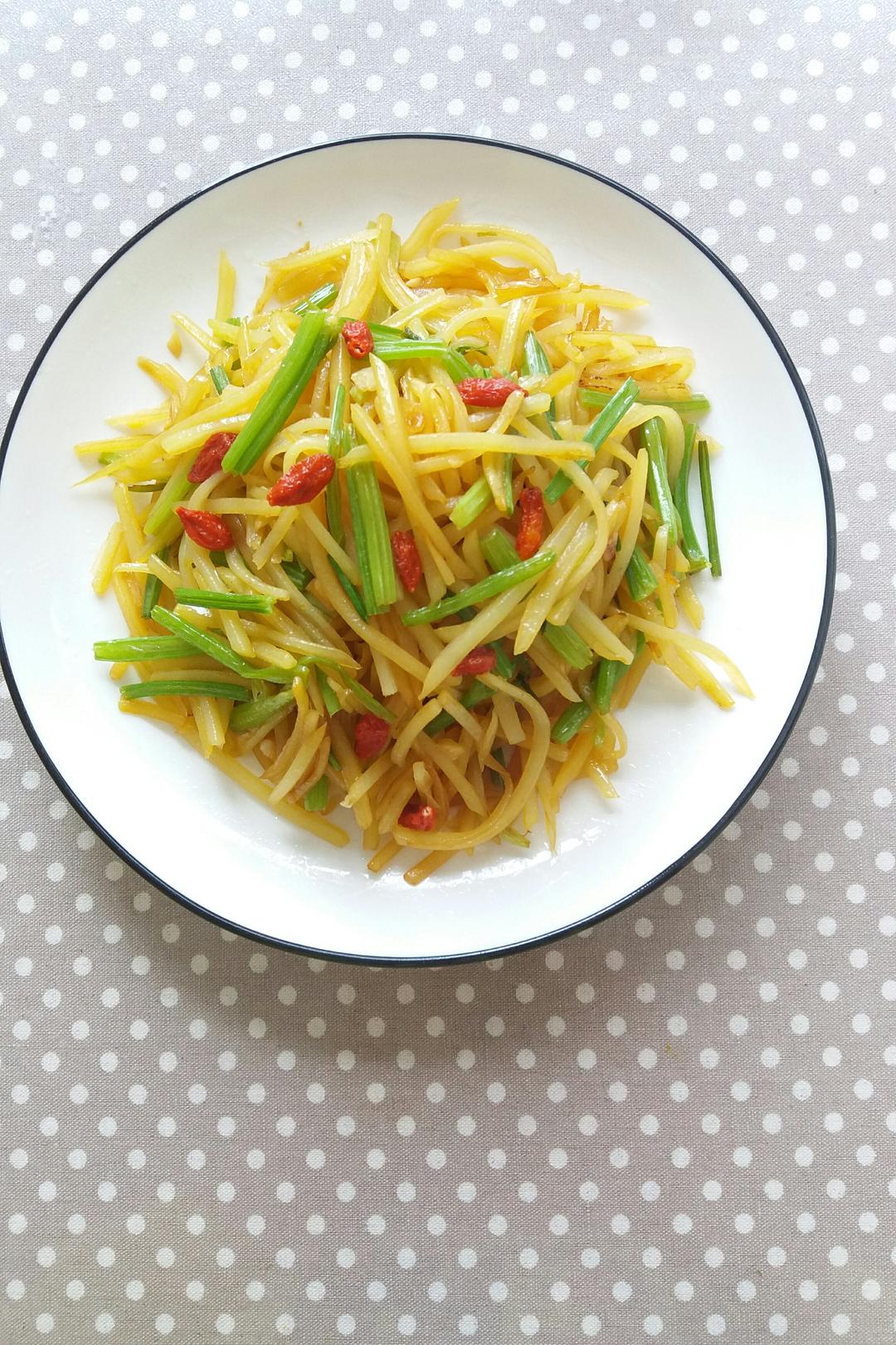 向日葵lh做的土豆丝炒芹菜