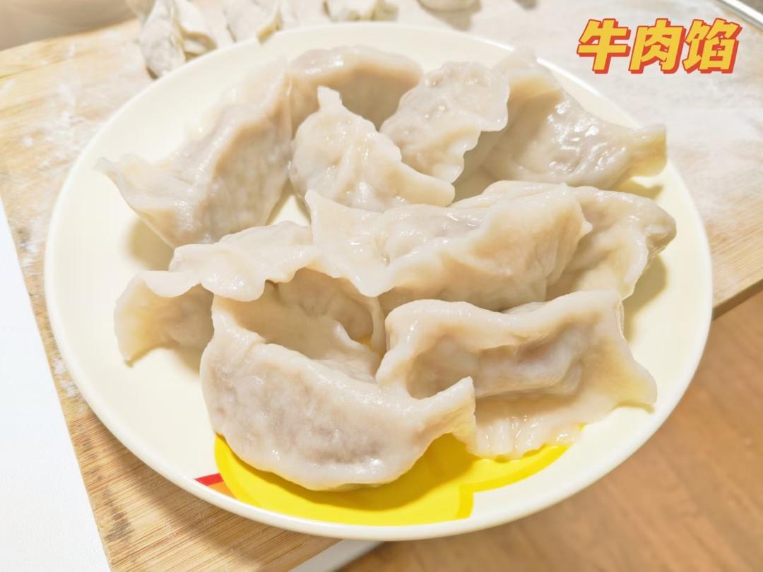爆汁牛肉芹菜饺子🥟（附牛肉馅不干柴方法）