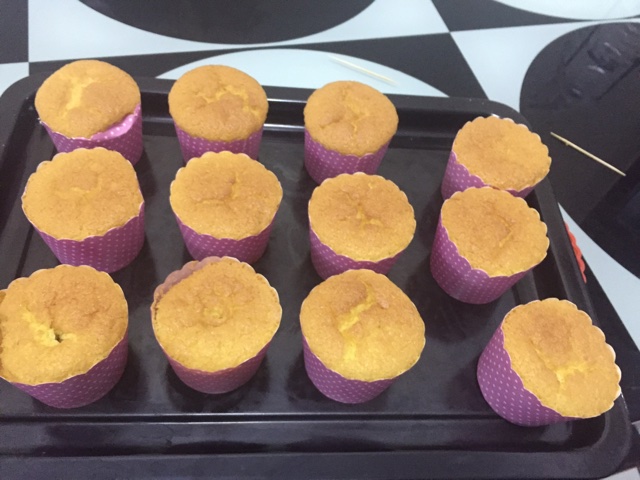 不会回缩的纸杯蛋糕