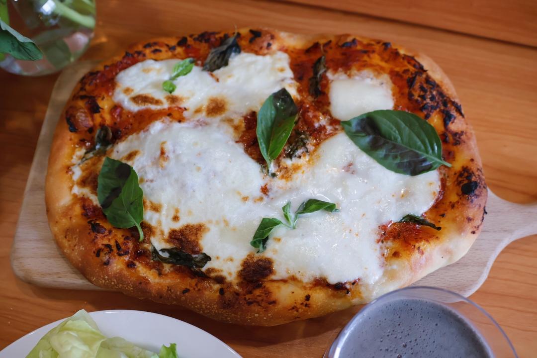 从饼皮开始，烤正宗的玛格丽特披萨