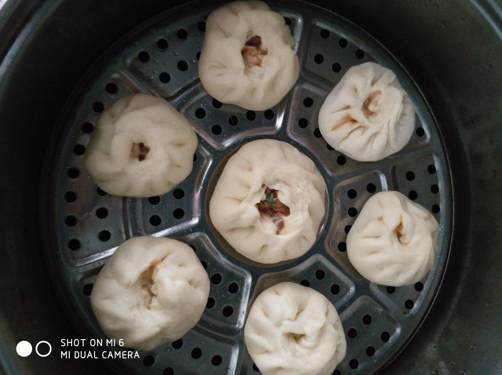 松软多汁的肉包子