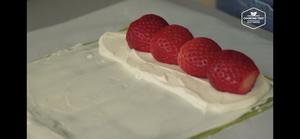 【搬运】Cookingtree草莓抹茶毛巾卷的做法 步骤29