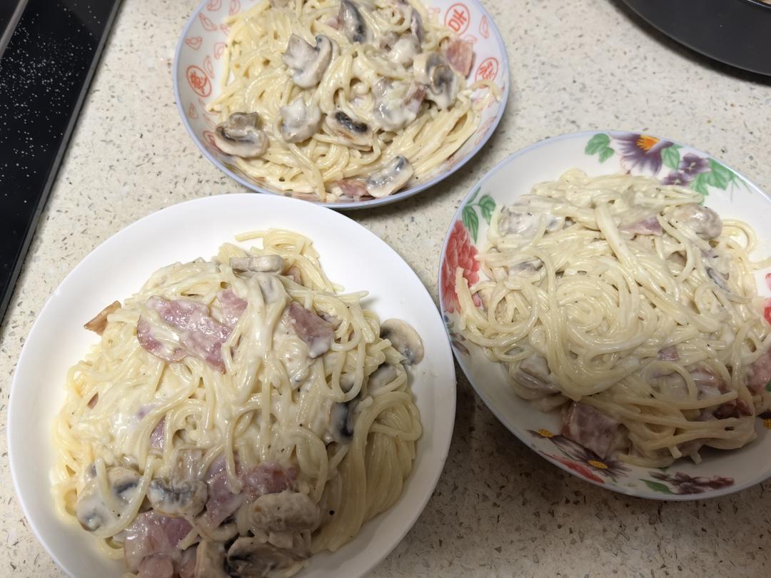 奶油白酱意面︱可能是最快手的意大利面