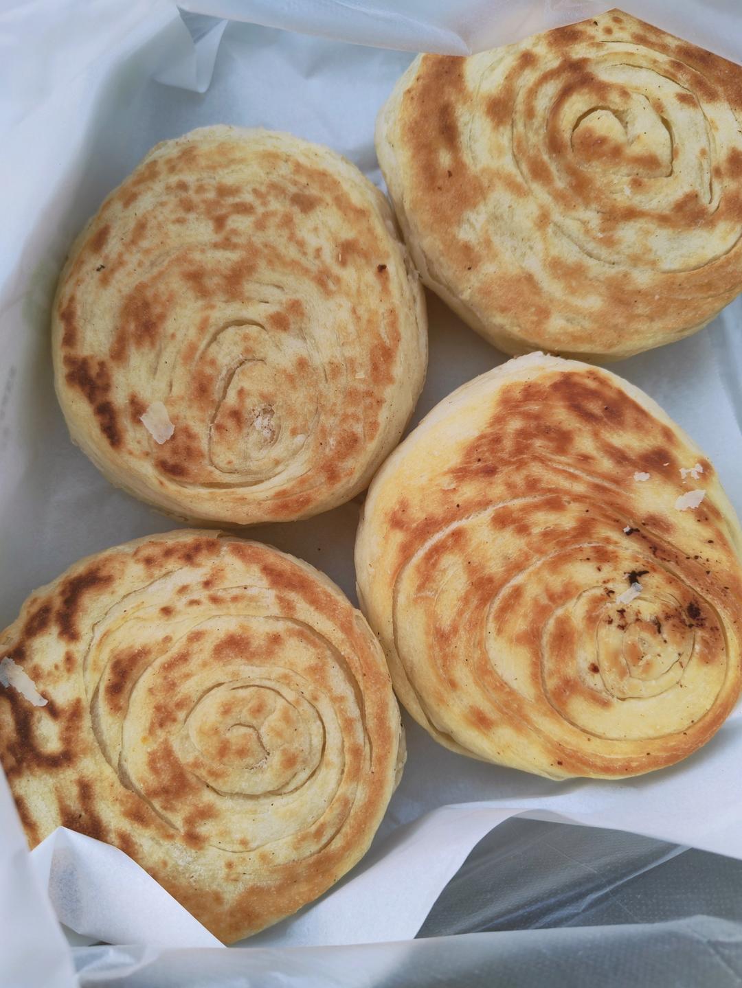 晋南油酥烧饼，外皮咸香酥脆，内里柔软多层