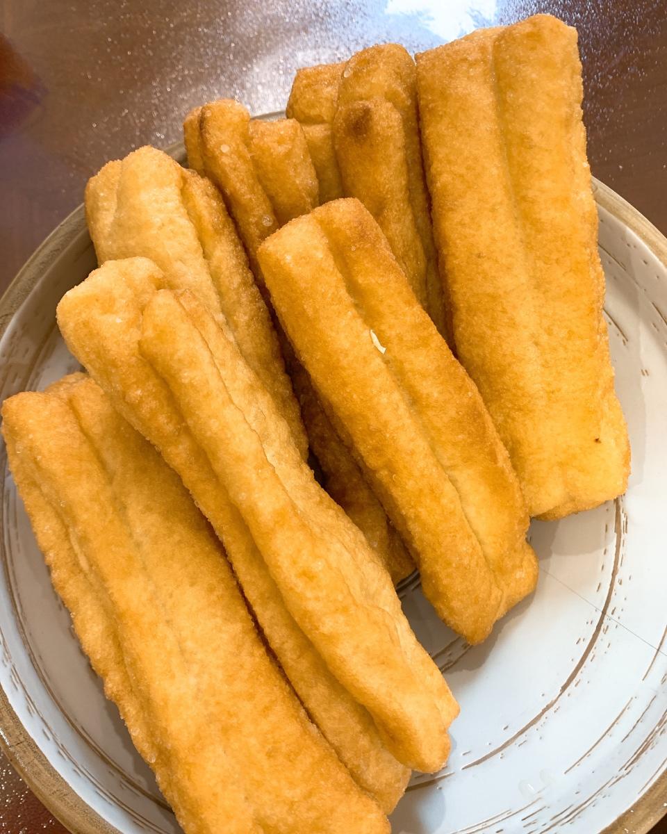 疫情期间宅家霍霍面粉~仅用酵母的炸油条，儿子说太好吃啦