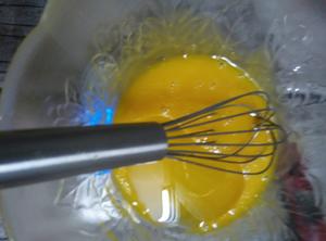 超柔润的橙汁戚风——两蛋6寸（附攻略）的做法 步骤5
