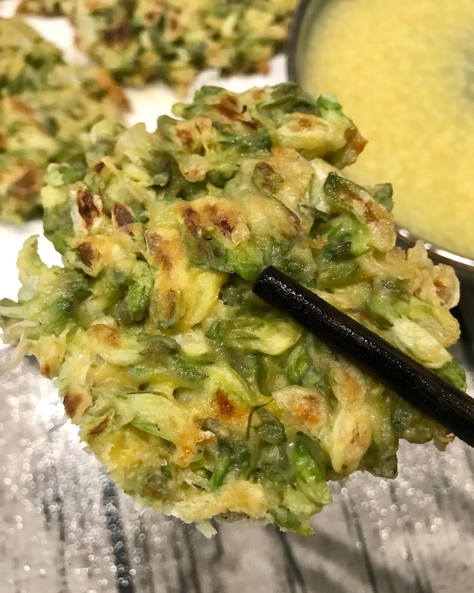 少面粉少盐的槐花饼