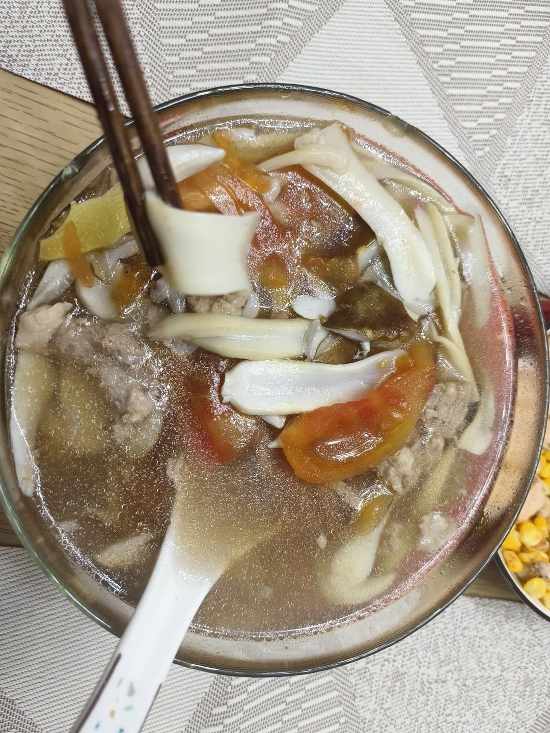 鲜姬松茸肉片汤(简单快捷一锅鲜~上班族的好选择)