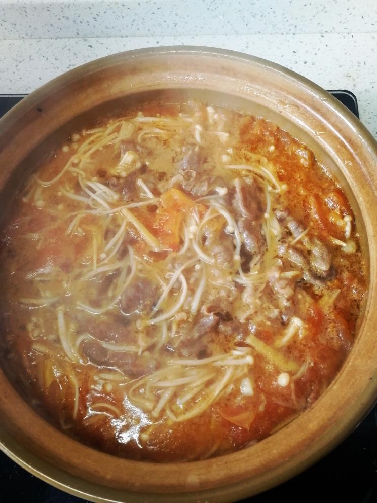 番茄金针菇肥牛煲