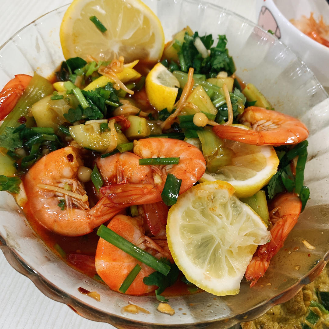 香辣过瘾一盘不够吃低卡泰式柠檬酸辣虾