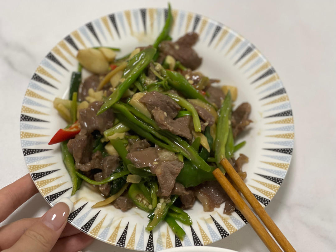 小炒黄牛肉，肉嫩味香！太好吃了简直是米饭杀手！