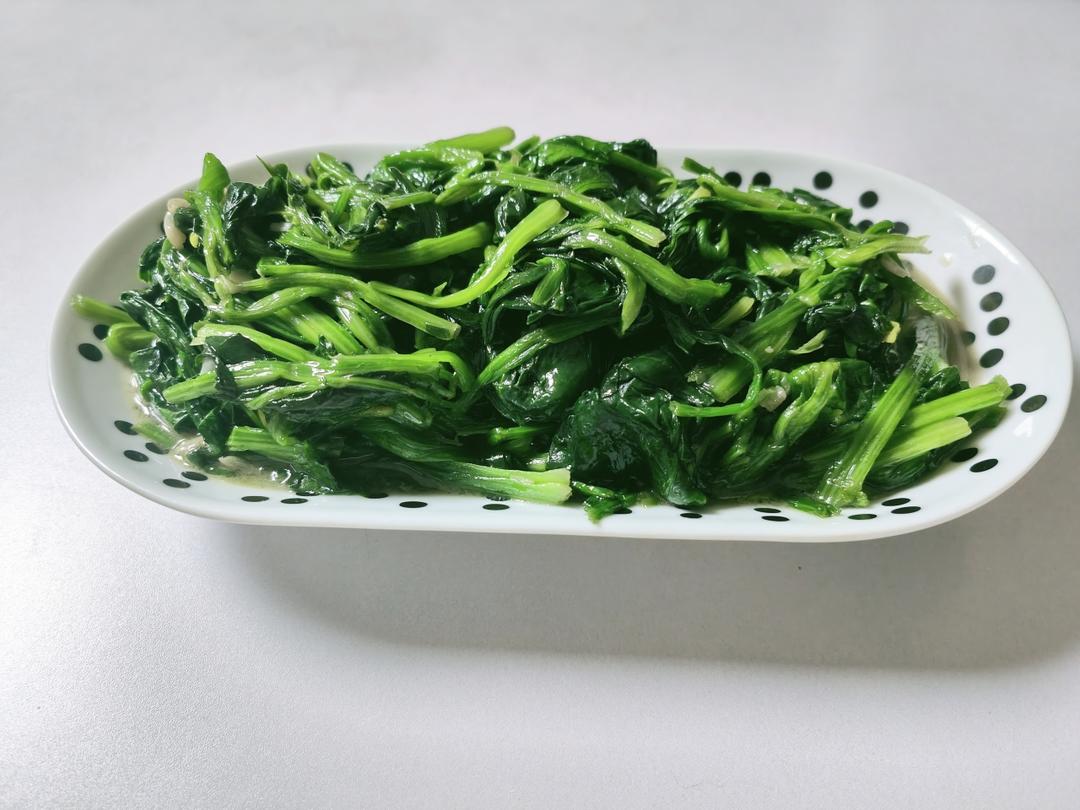 不涩口又嫩的清炒菠菜