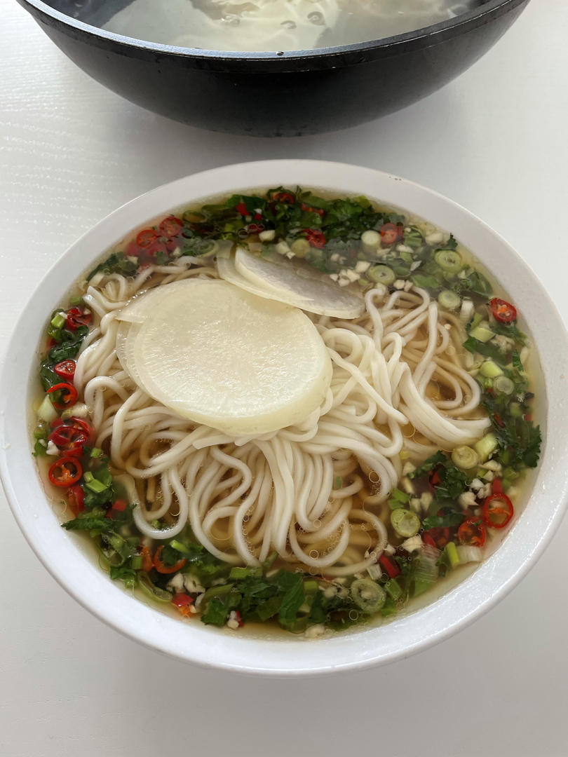 一碗清汤面 🍜 —— 秋日里的治愈系