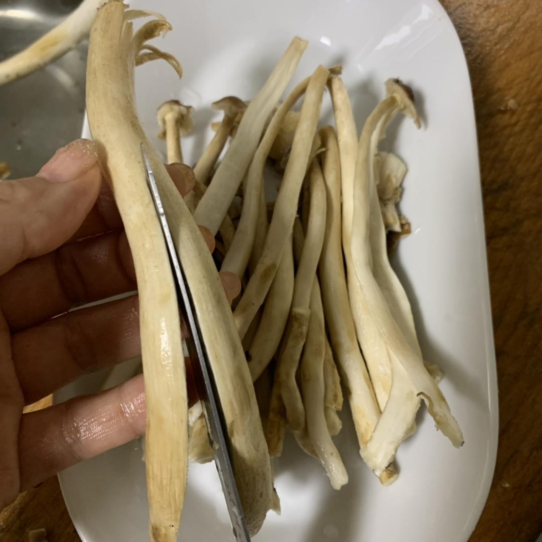 清蒸茶树菇——简单粗暴版的做法 步骤2