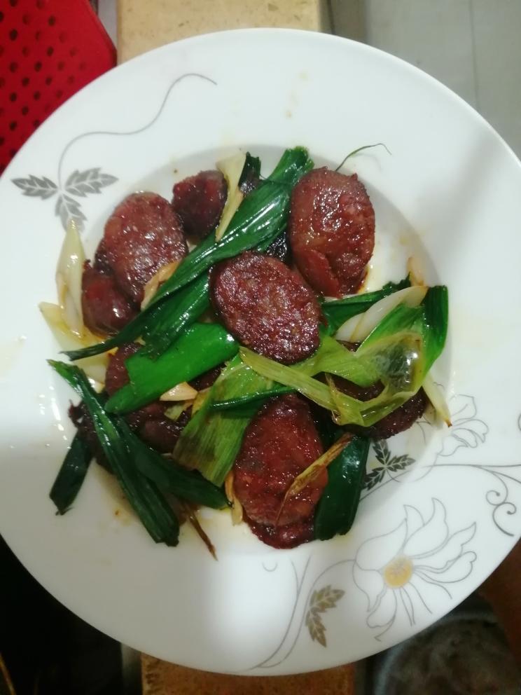 蒜炒自制的四川辣肠的做法